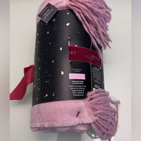 Victoria Secret Holiday 2020
Signature Stripe Scarf Pink Fringe NWT - Picture 5 of 5